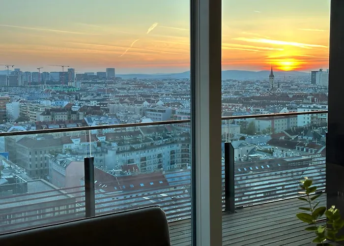 Panorama Sky I Rooftop Pool I Metro Station Apartment *