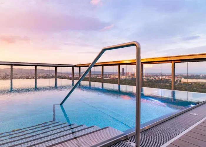 Panorama Sky I Rooftop Pool I Metro Station *