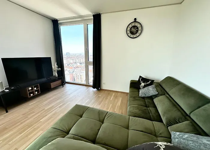 Panorama Sky I Rooftop Pool I Metro Station Apartment Wien