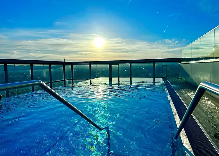 Apartment Panorama Sky I Rooftop Pool I Metro Station *