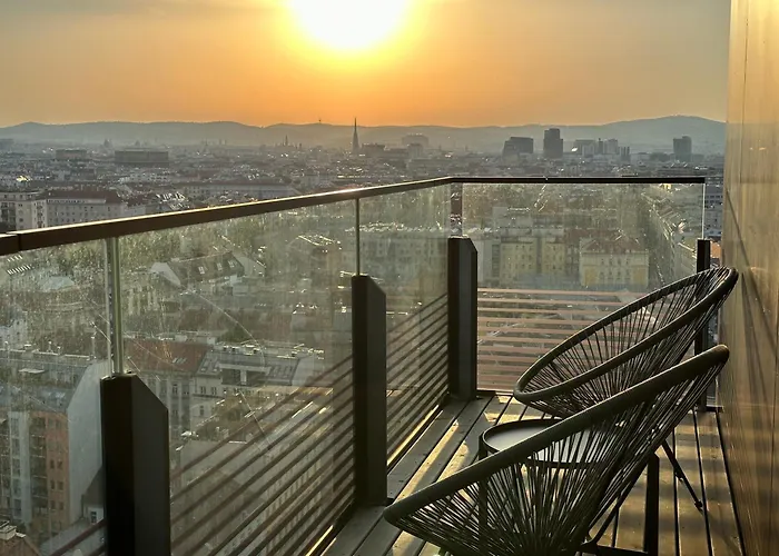 Panorama Sky I Rooftop Pool I Metro Station Apartment *