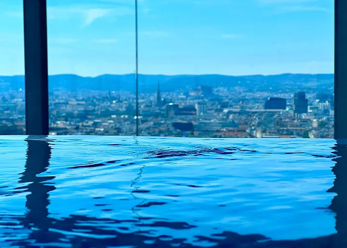 Panorama Sky I Rooftop Pool I Metro Station Wien